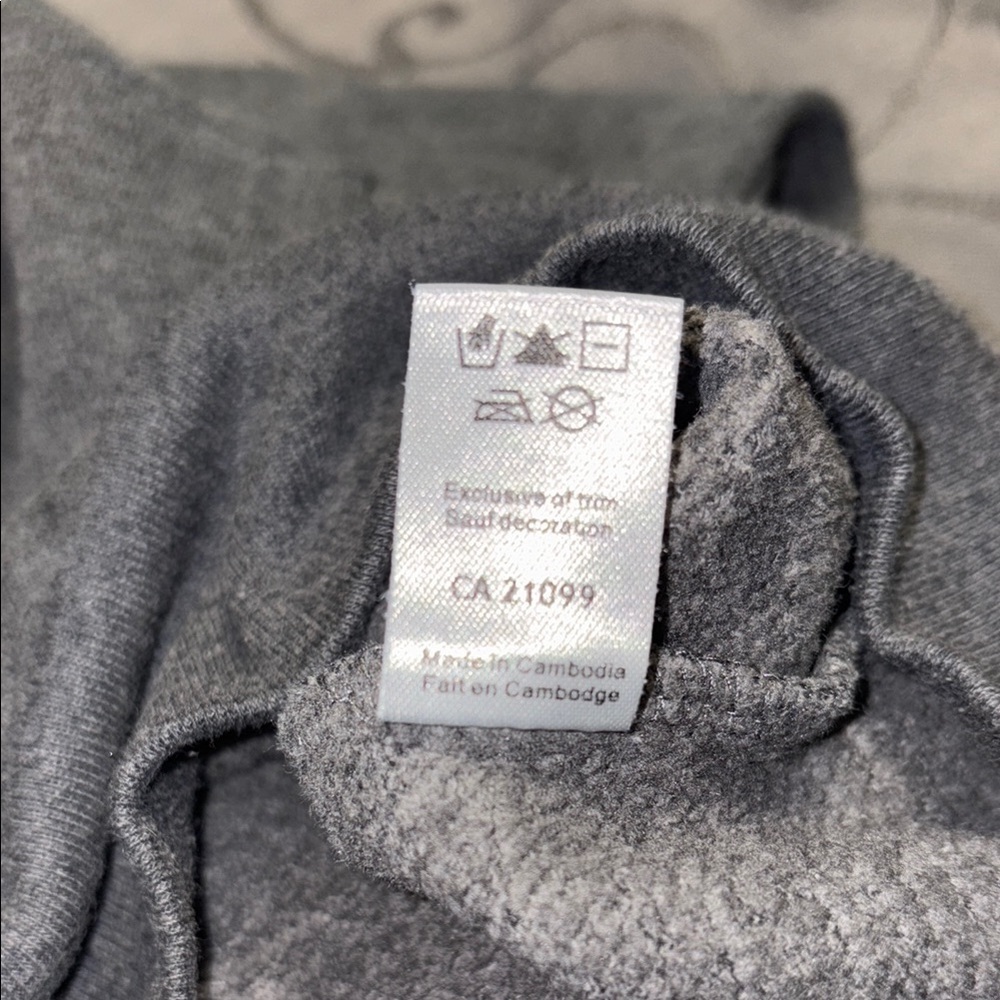 Ardene Pink and Gray zippered Hoodie, size small, White accents - Picture 7 of 8
